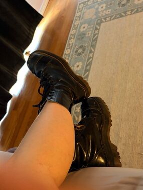 vintage Dr. Martens 10-eyelet steel toe cap boots Glossy Black 1919 Model